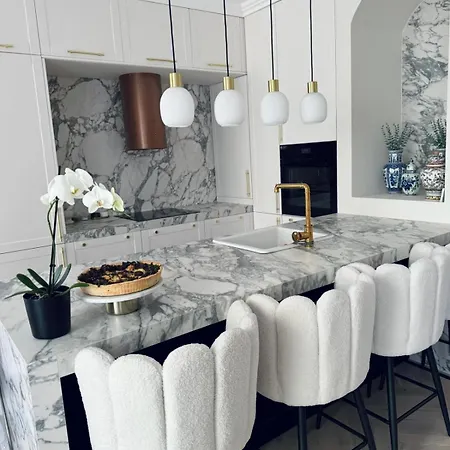 5 Min Walk From Untold Villa *